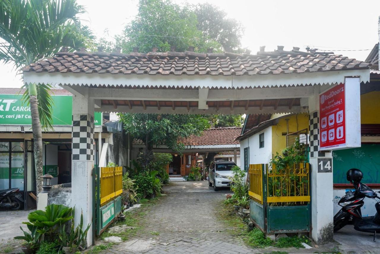 Готель Reddoorz Syariah Near Plengkung Gading 2 Джок'якарта Екстер'єр фото