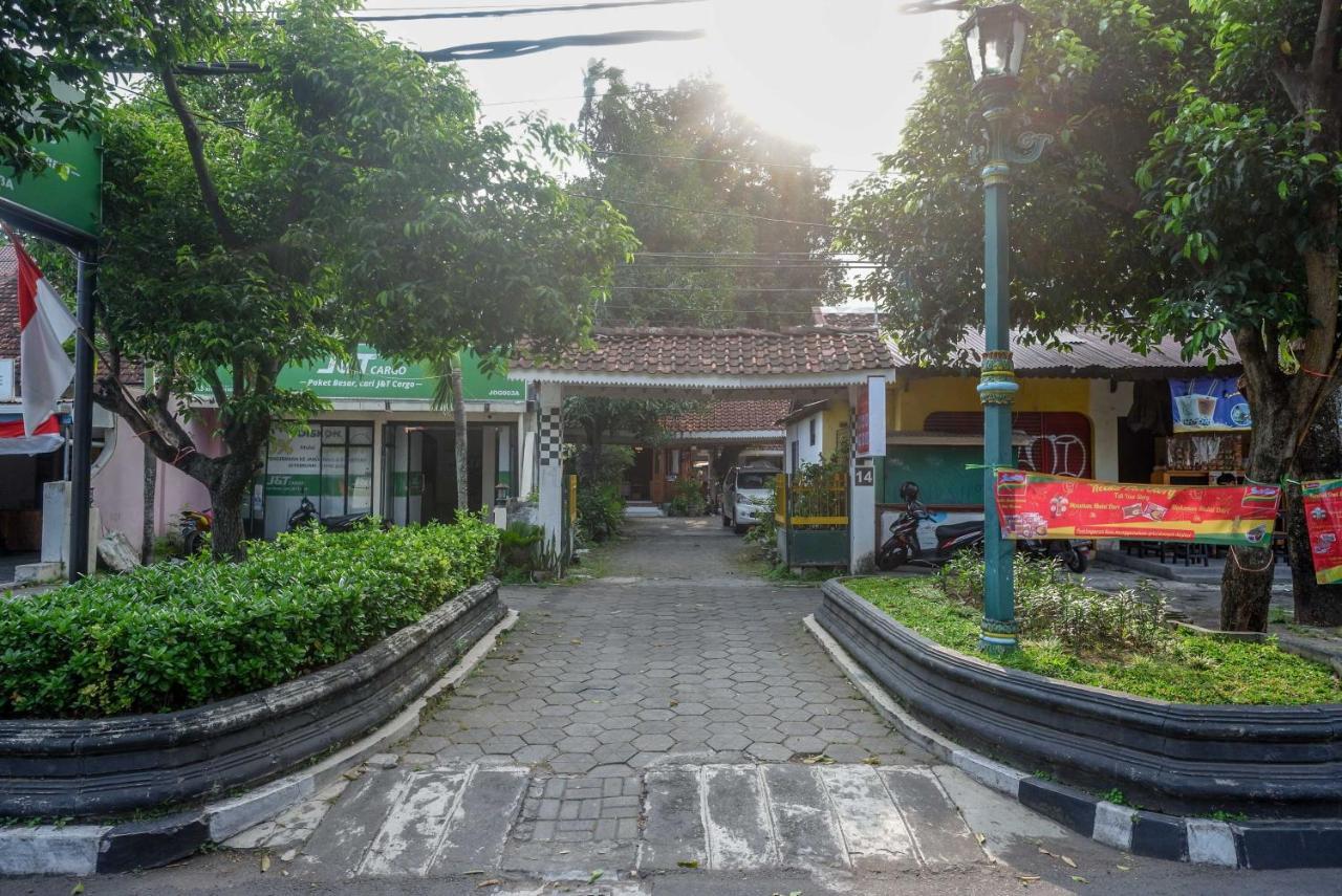 Готель Reddoorz Syariah Near Plengkung Gading 2 Джок'якарта Екстер'єр фото