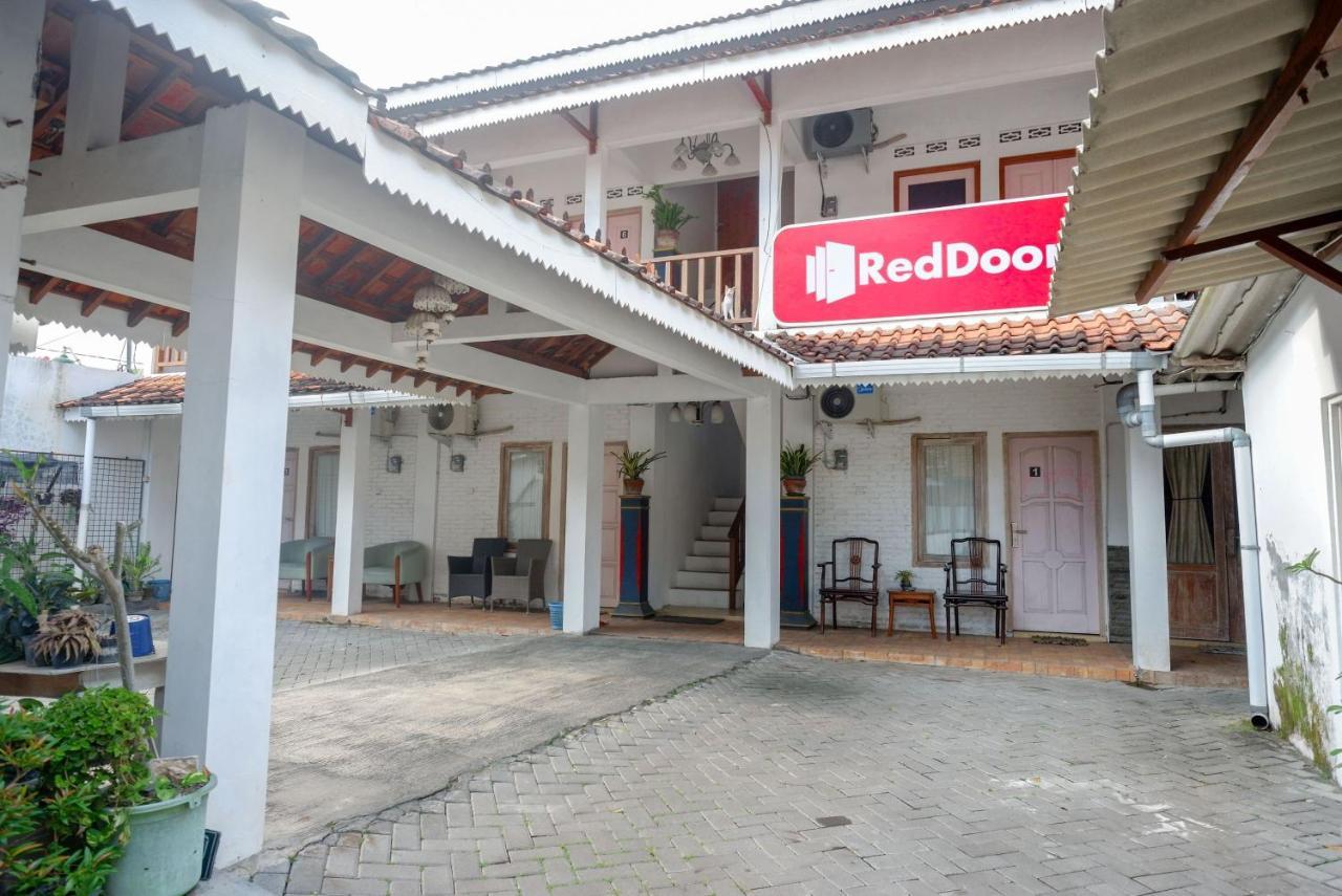 Готель Reddoorz Syariah Near Plengkung Gading 2 Джок'якарта Екстер'єр фото